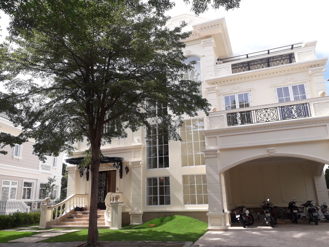 Biệt thự Chateau - Phú Mỹ Hưng.